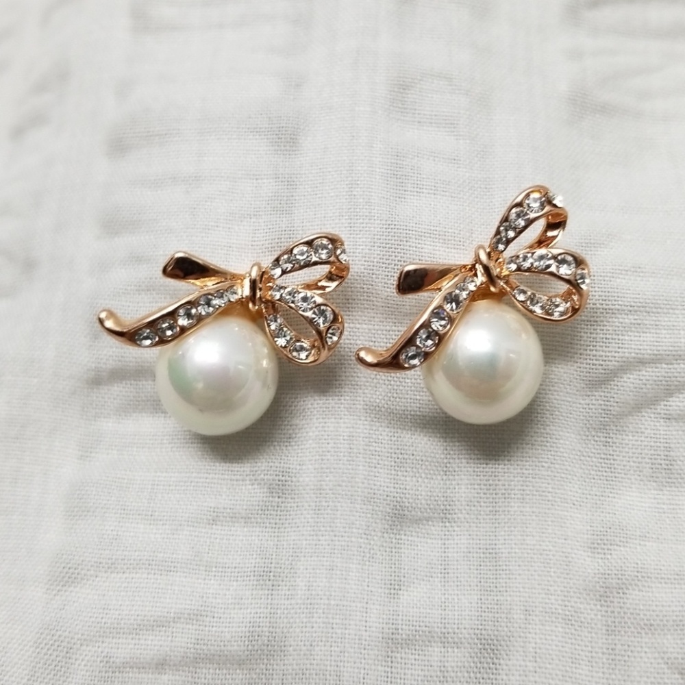 Pearl ribbon earrings